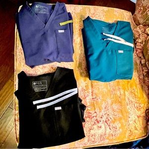 Figs scrubs size large, regular fit. Catarina tops and Zamora jogger pants